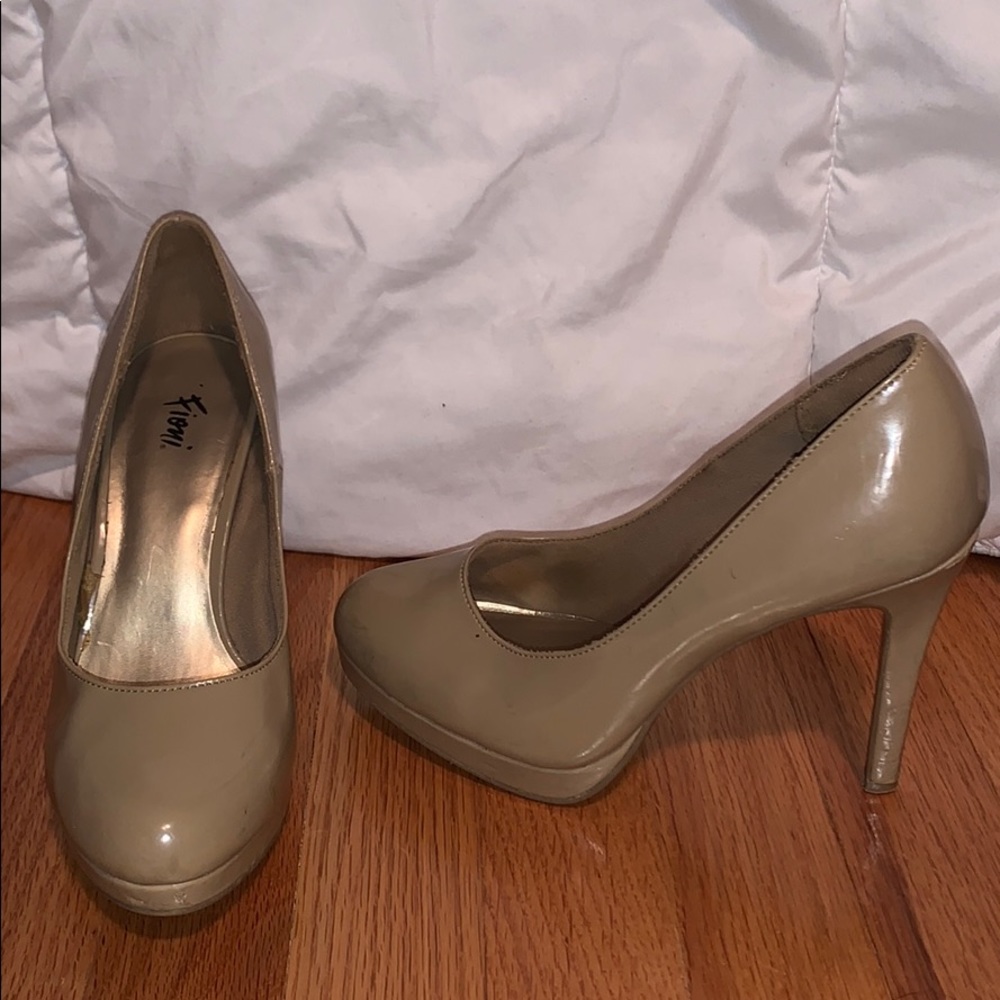 Worn nude heels size 7 WIDE